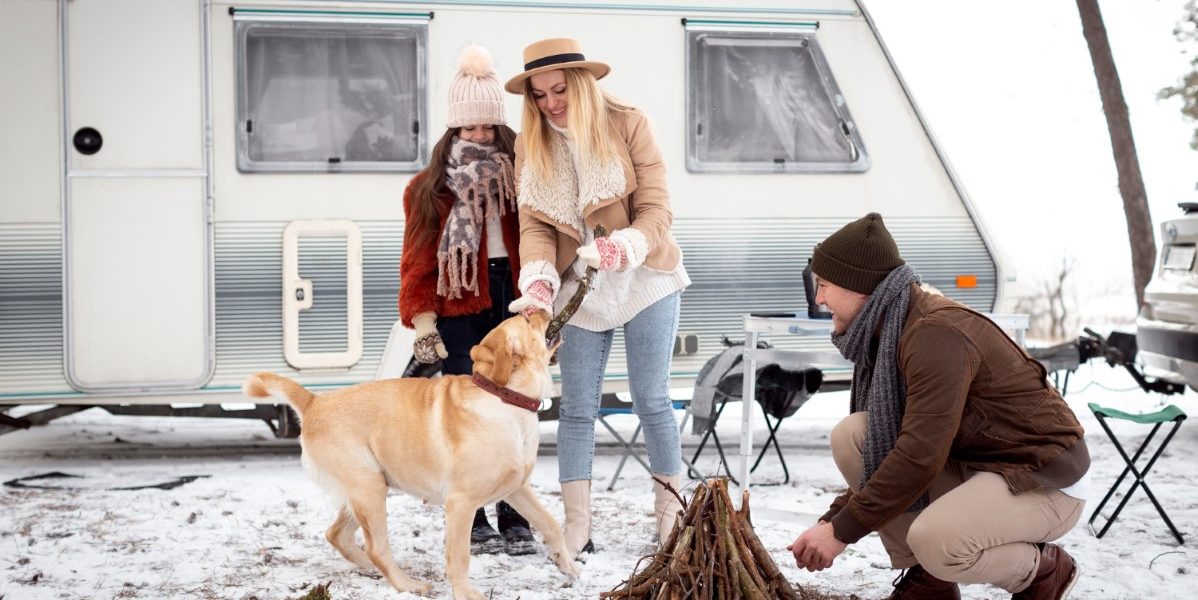 Camping d’hiver avec un camping-car ou une caravane : conseils pour une aventure confortable